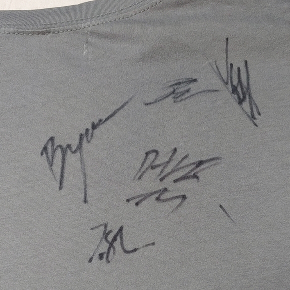 Abandon Band Concert Tee with Autographs on Back XL - Picture 9 of 9
